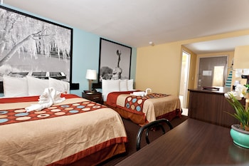 Room, 2 Queen Beds, Non Smoking (Pet-friendly, 2nd Floor)