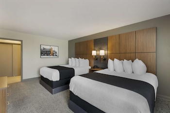 Suite, 2 Queen Beds, Non Smoking, Refrigerator & Microwave