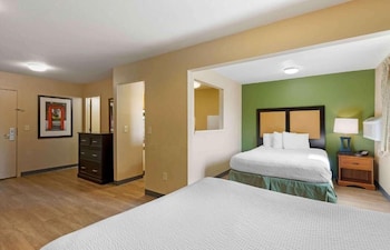 Room, 2 Queen Beds, Non Smoking, Kitchen