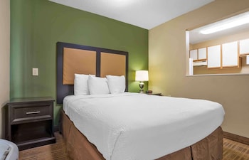 Deluxe Studio, 1 Queen Bed with Sofa bed, Non Smoking