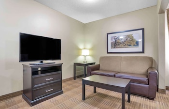 Deluxe Studio, 1 Queen Bed with Sofa bed, Non Smoking