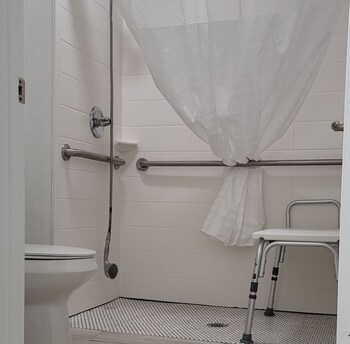 Standard Double Room, 2 Queen Beds, Accessible
