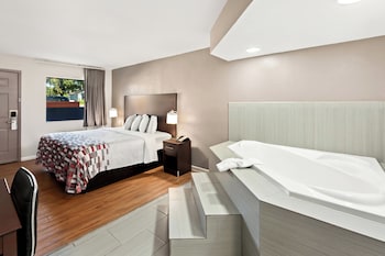 Superior Room, 1 King Bed, Smoking, Jetted Tub