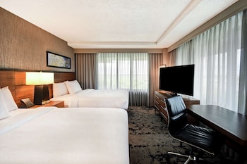 Suite, 2 Queen Beds, Corner, Non Smoking
