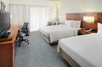 Room, 2 Queen Beds (Mobility/Hearing Accessible, Tub)