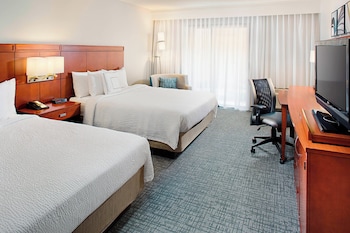 Room, 2 Queen Beds (Mobility/Hearing Accessible, Tub)