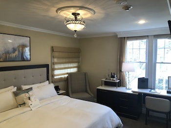 Standard Room, 1 King Bed, Non Smoking (Shower Only)