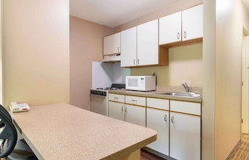 Deluxe Studio, 1 Queen Bed, Non Smoking