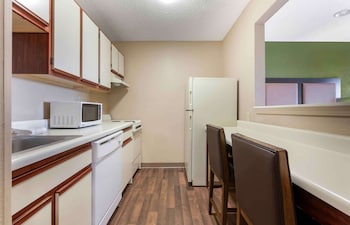 Deluxe Studio, 2 Queen Beds, Non Smoking
