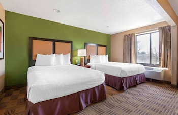 Deluxe Studio, 2 Queen Beds, Non Smoking
