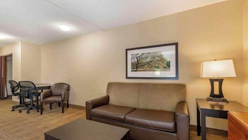 Suite, 2 Queen Beds, Non Smoking, Kitchen