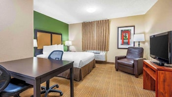 Suite, 1 Queen Bed, Non Smoking, Kitchen