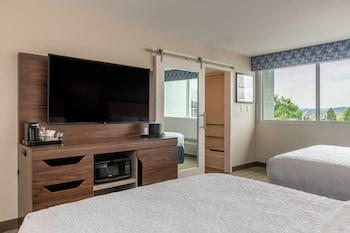 Room, 2 Queen Beds, Accessible, Bathtub (Hearing)