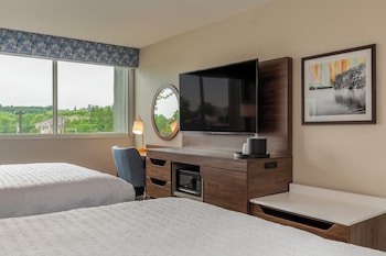 Room, 2 Queen Beds, Refrigerator