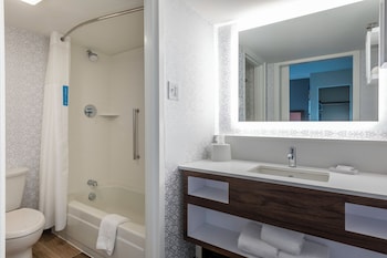 Room, 2 Queen Beds, Refrigerator