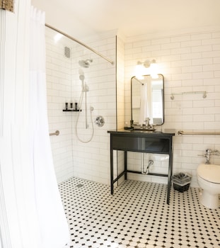 Room, Accessible (Hotel Single Queen)