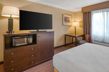 Standard Room, 2 Queen Beds, Non Smoking, Refrigerator & Microwave