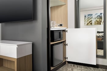 Suite, Multiple Beds, Accessible Bathtub