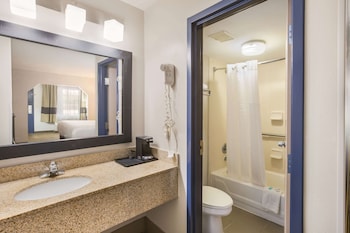Suite, 1 King Bed, Non Smoking