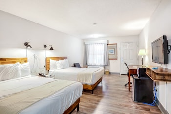 Room, 2 Double Beds, Non Smoking, Poolside