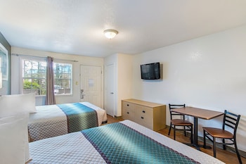Studio, 2 Queen Beds, Non Smoking (Larger Room)