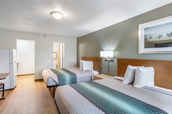 Studio, 2 Queen Beds, Non Smoking (Larger Room)