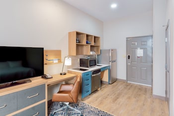 Studio Suite, 1 Queen Bed