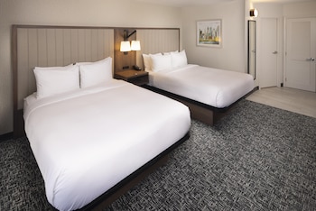 Room, 2 Queen Beds, Refrigerator