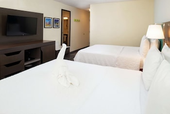 Room, 2 Queen Beds, Non Smoking