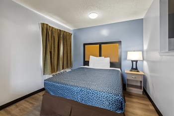 Suite, 1 Queen Bed with Sofa bed, Non Smoking