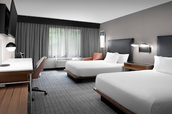 Room, 2 Queen Beds (Mobility/Hearing Accessible, Tub)