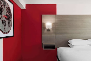 Room, 1 King Bed, Non Smoking (Pet-friendly)