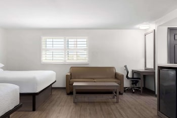 Suite, Multiple Beds, Non Smoking