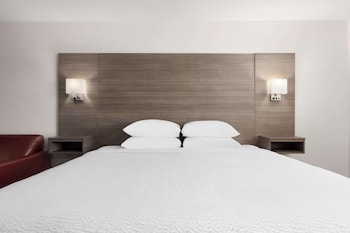 Suite, 1 King Bed with Sofa bed, Non Smoking