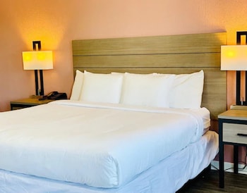 Standard Room, 1 King Bed, Smoking