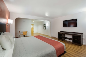 Standard Room, 1 King Bed, Accessible, Non Smoking