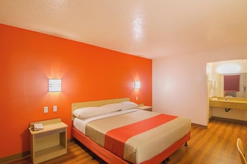 Standard Room, 1 King Bed, Smoking