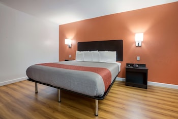 Standard Room, 1 King Bed, Accessible, Non Smoking