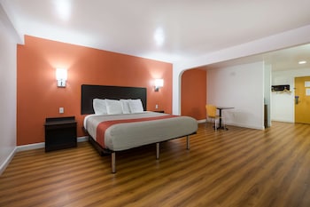 Standard Room, 1 King Bed, Smoking