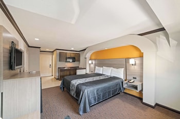 Room, 1 King Bed, Non Smoking, Kitchenette