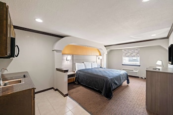 Room, 1 King Bed, Non Smoking, Kitchenette