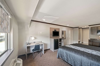 Room, 1 King Bed, Non Smoking, Kitchenette