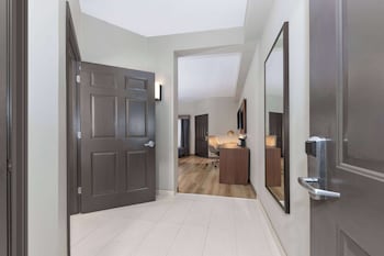 Room, 1 King Bed, Accessible, Non Smoking (Bathtub with Grab Bars)