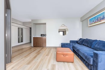 Suite, 1 King Bed, Non Smoking