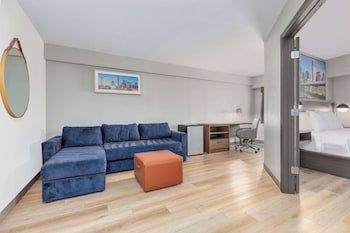 Suite, 1 King Bed, Non Smoking