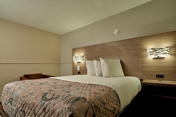 ADA 1 Queen Bed Garden