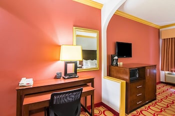 Suite, 1 King Bed, Accessible, Non Smoking