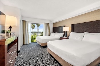 Suite, 1 Queen Bed, Accessible, Bathtub