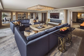 Suite (L'Ermitage Suite)