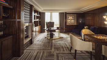 Suite (L'Ermitage Suite)